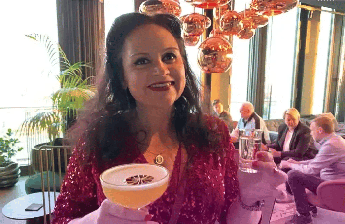 Daniela Gröbel-Becker, CMO of COREDINATE at the BVMS anniversary celebration in the Skybar in Nuremberg.