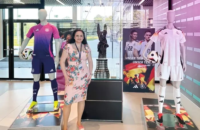 Head of Marketing Daniela Gröbel-Becker in front of the Victoria Cup on the DFB campus in Frankfurt