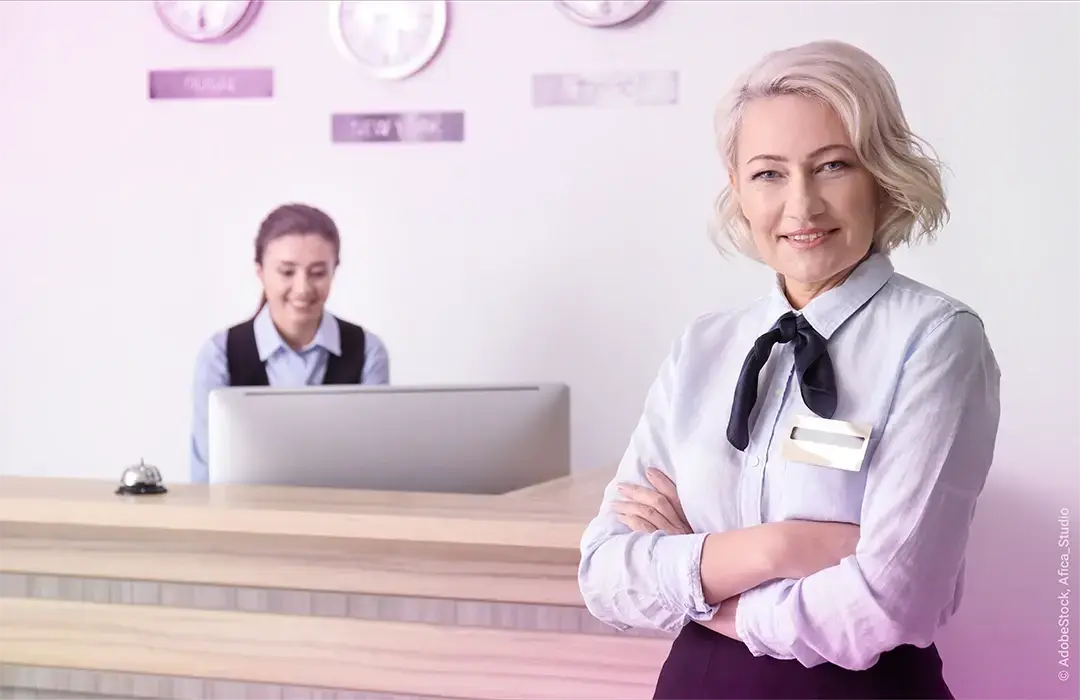 Hotel_receptionist_at_reception